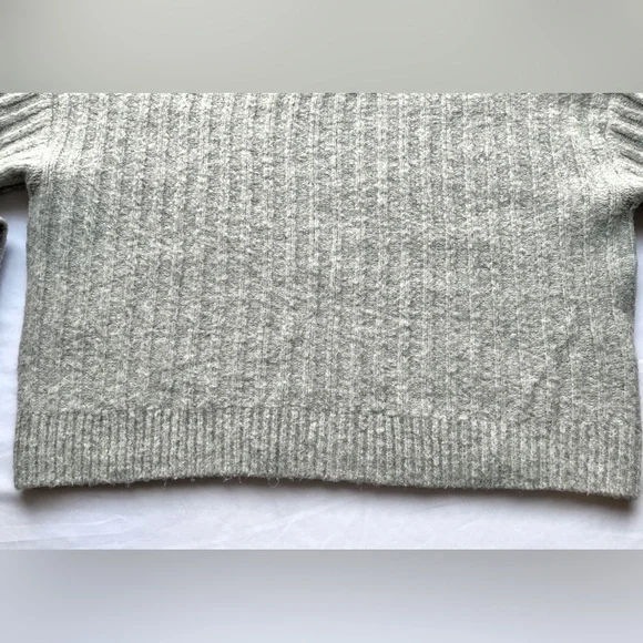 H&M | Grey Ribbed Knit Cropped Sweater - Picture 9 of 16